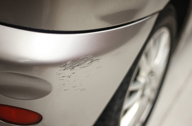 バンパー擦り傷の例