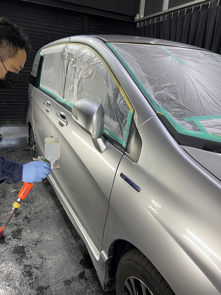 フリード　ガラスコーティング　吹き付け施工