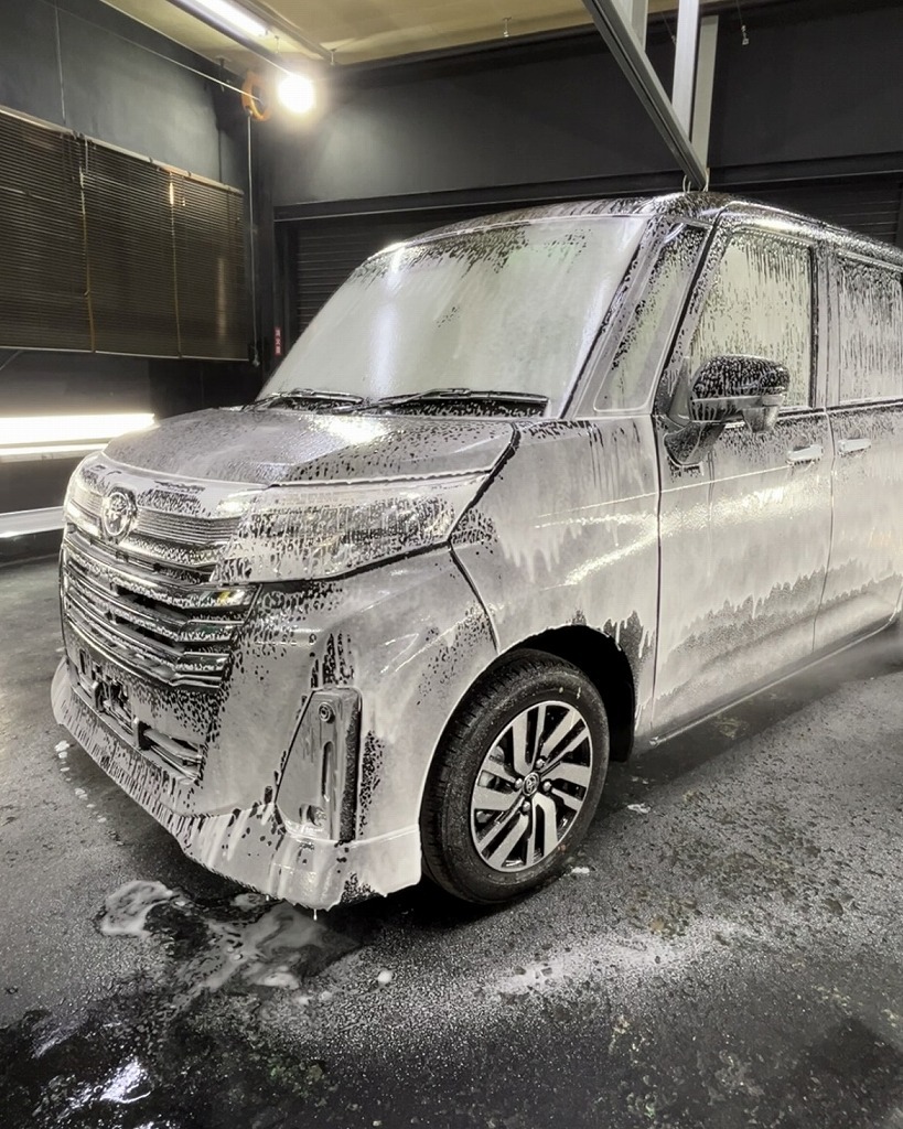 TOYOTAルーミーセラミックコーティングSystemXPRO施工前泡洗車