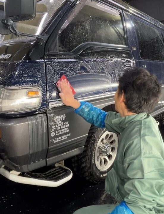 MITSUBISHI デリカ　セラミックコーティングSystemX　Crystal SS　磨き（ハードフィニッシュ)　施工前粘土タオルで付着物除去