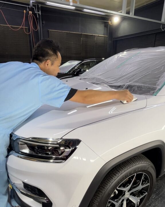 jeep コマンダーセラミックコーティングSystemXPRO施工前専用プライマー塗布