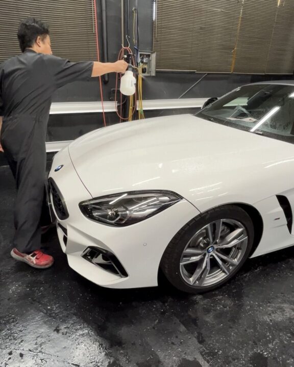 BMW　Z4　Ｇguardガラスコーティング３層（親水）磨き（ミドルフィニッシュ）＋ホイールコーティング施工前鉄粉落とし溶剤で鉄粉除去