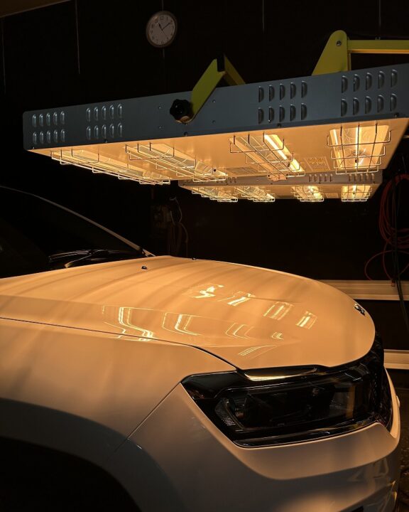 jeep コマンダーセラミックコーティングSystemXPRO施工後近赤外線ヒーターでコーティング乾燥・硬化