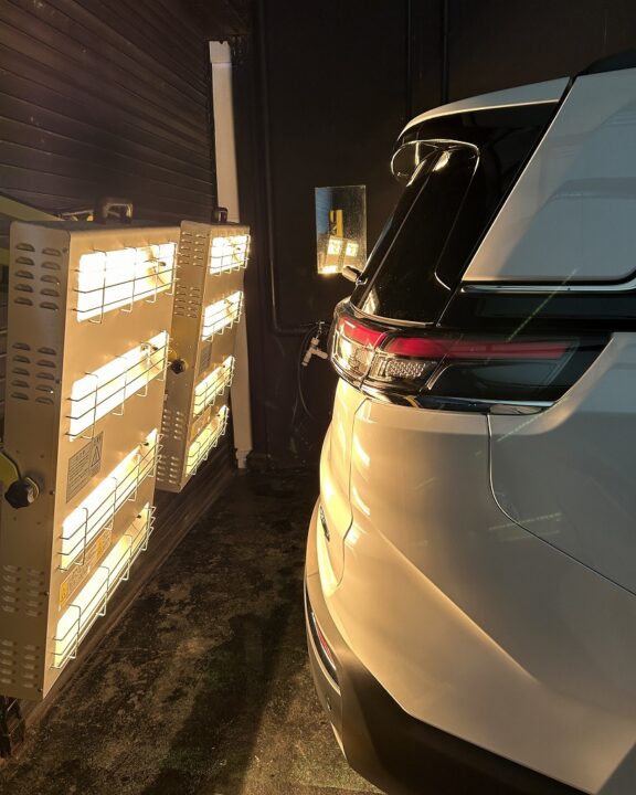 jeep コマンダーセラミックコーティングSystemXPRO施工後近赤外線ヒーターでコーティング乾燥・硬化