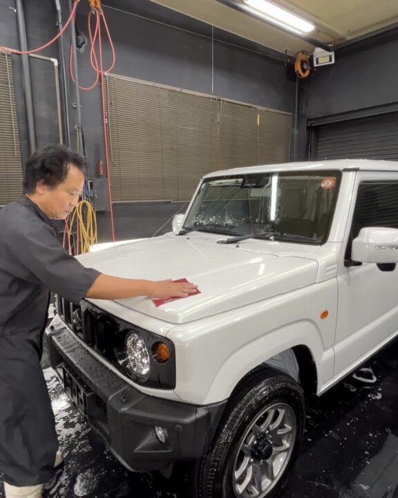 SUZUKI　ジムニーＧguardガラスコーティング３層（親水）施工前粘土タオルで付着物除去