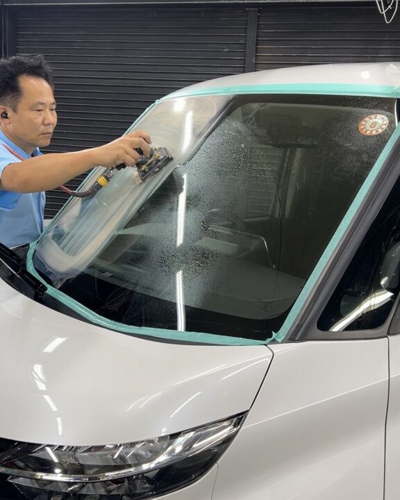 NISSANルークス　SystemX　フロントガラス撥水コーティング下地作り　