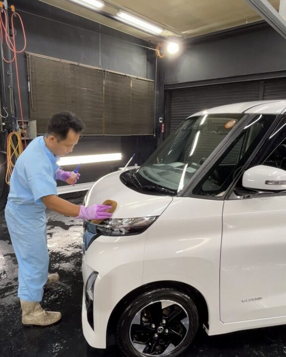 NISSANルークス　セラミックコーティングSystemX　DiamondSS　　 施工前溶剤を使って付着物除去