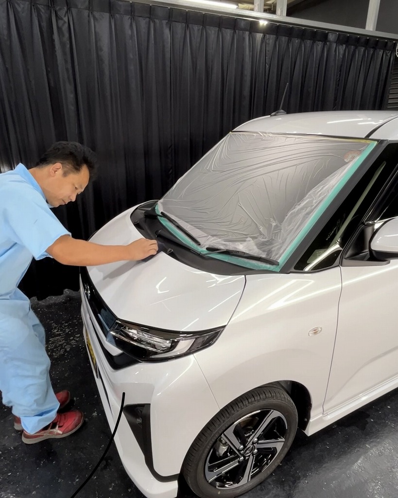 DAIHATSUムーブ　セラミックコーティングSystemXMAXG⁺施工前専用プライマー塗布