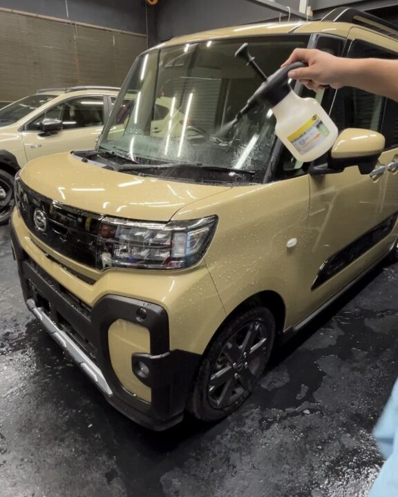DAIHATSU タントファンクロス セラミックコーティングSystemXPRO施工前鉄粉除去剤を使って鉄粉除去