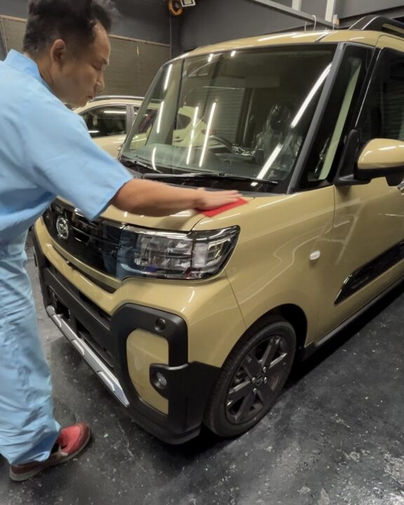 DAIHATSU タントファンクロス セラミックコーティングSystemXPRO施工前粘土タオルで付着物除去