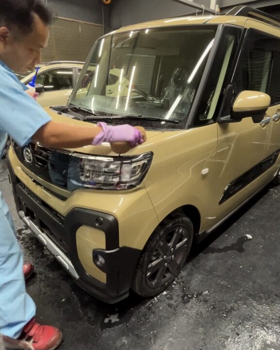 DAIHATSU タントファンクロス セラミックコーティングSystemXPRO施工前溶剤を使って付着物除去