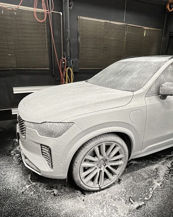 ボルボXC90Gguardガラスコーティング3層(親水)+ホイールコーティング+サンルーフコーティング+シートコーティング施工前洗車