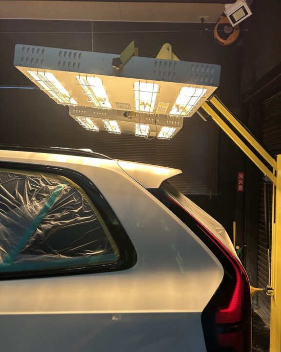 ボルボXC90Gguardガラスコーティング3層(親水)+ホイールコーティング+サンルーフコーティング+シートコーティング施工後近赤外線ヒーター乾燥硬化