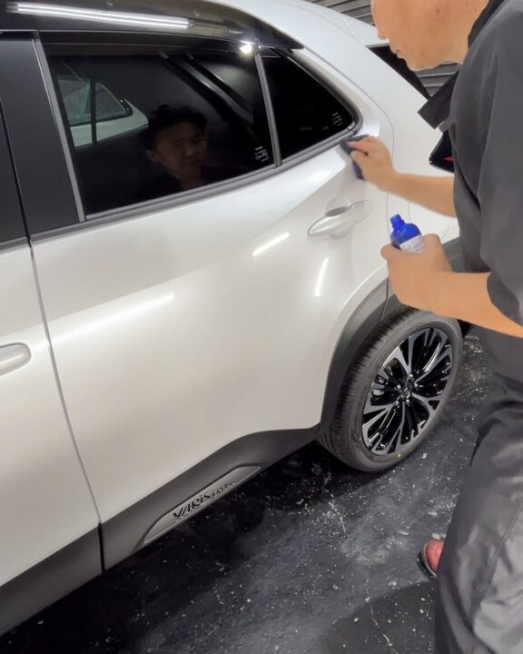 TOYOTA ヤリスクロスセラミックコーティングSystemXPRO施工前専用プライマー塗布