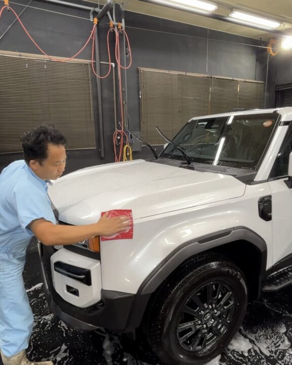 ランドクルーザー250セラミックコーティングSystemX MAXとホイールコーティングSystemX施工前粘土タオルで付着物除去
