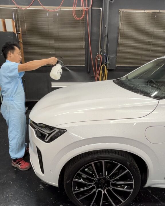 ボルボXC90Gguardガラスコーティング3層(親水)+ホイールコーティング施工前鉄粉除去