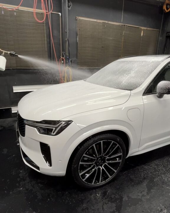 ボルボXC90Gguardガラスコーティング3層(親水)+ホイールコーティング施工前洗車