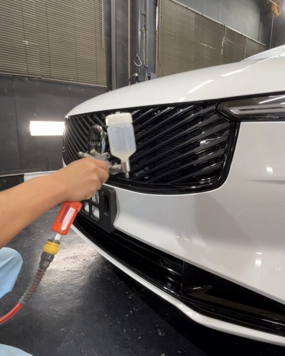 ボルボXC90Gguardグリル吹き付けコーティング施工