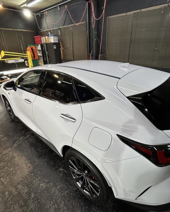 近赤外線ヒーターによるコーティングの硬化は、コーティングの品質と耐久性を向上させるために不可欠です。近赤外線でコーティングを均一に加熱し、分子の結合を促進します。これにより、コーティングは硬化し、耐摩耗性や耐候性が向上し、長期間にわたって効果的な保護を提供します。硬化は均一性を保ち、コーティングの特性を最大限に引き出すことが可能となります。