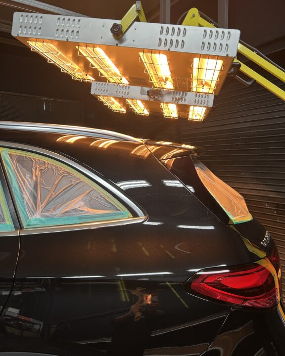 メルセデスベンツ GLB200d Gguardガラスコーティング3層(親水)+ホイールコーティング施工後近赤外線ヒーター乾燥硬化