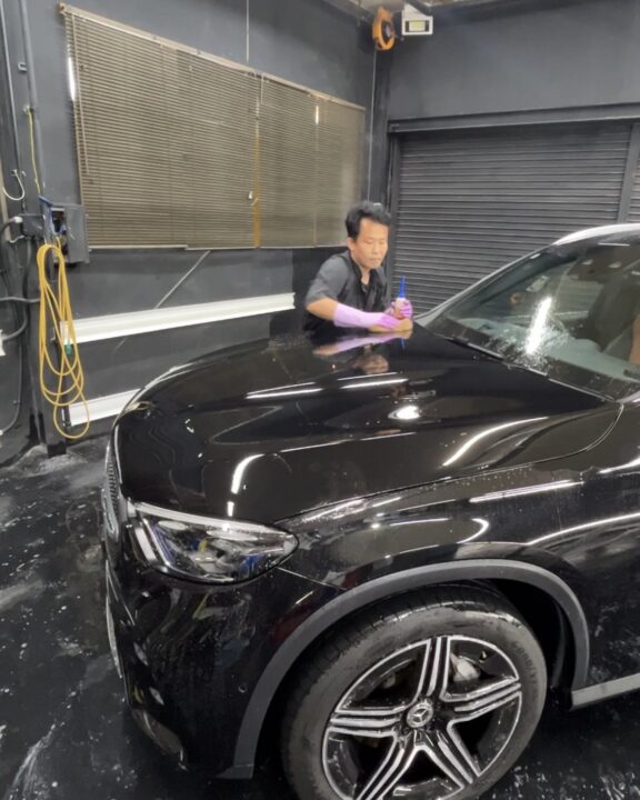 メルセデスベンツ GLB200d Gguardガラスコーティング3層(親水)+ホイールコーティング施工溶剤を使って洗車