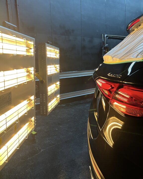 メルセデスベンツ GLB200d Gguardガラスコーティング3層(親水)+ホイールコーティング施工後近赤外線ヒーター乾燥硬化