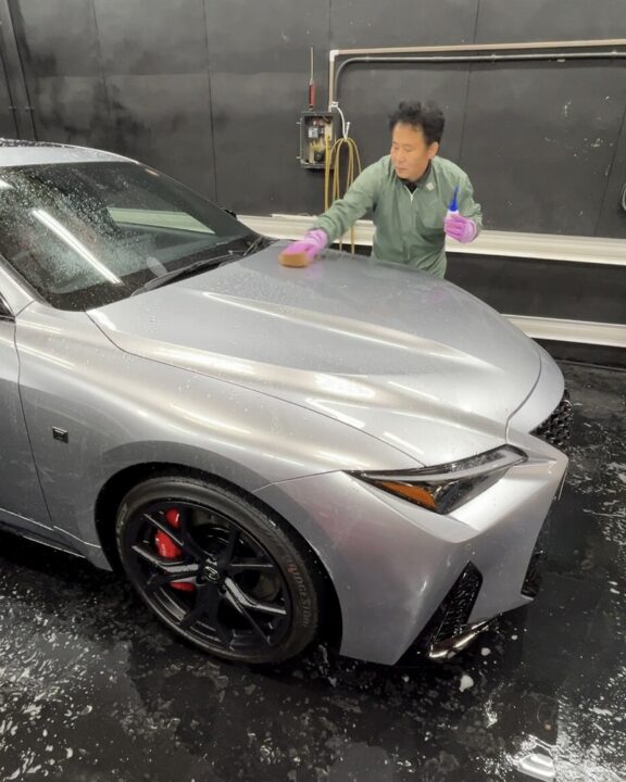 レクサスIS500セラミックコーティングSystemX PRO +ホイールコーティング施工前溶剤を使って付着物除去