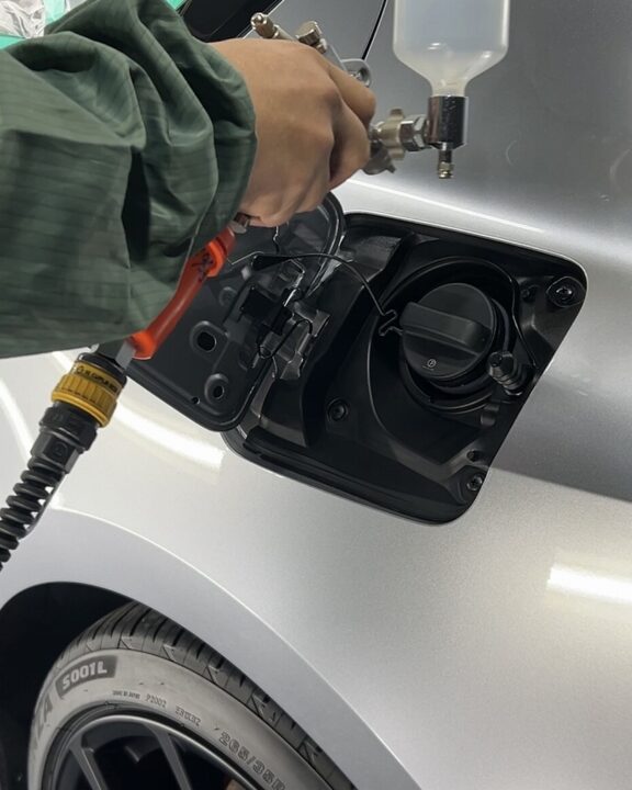 レクサスIS500セラミックコーティングSystemX PRO 給油口吹き付け施工