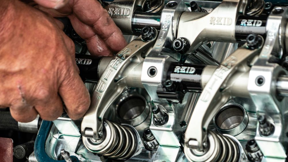 - 鈑金塗装・カーコーティング・車検|山口県 東洋ボデー株式会社 光市で「東洋ボデー」が選ばれ続けてきた理由について解説するイメージ