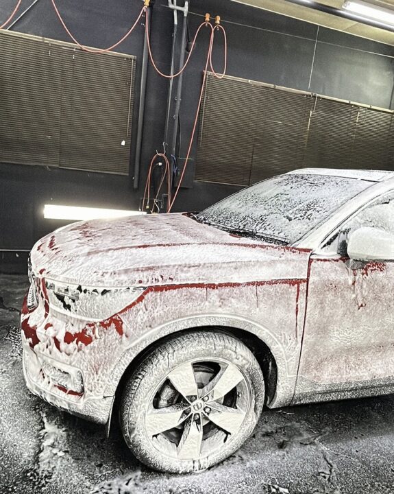 ボルボ XC40 Gguardガラスコーティング3層(親水)磨きハードフィニッシュ施工施工前洗車