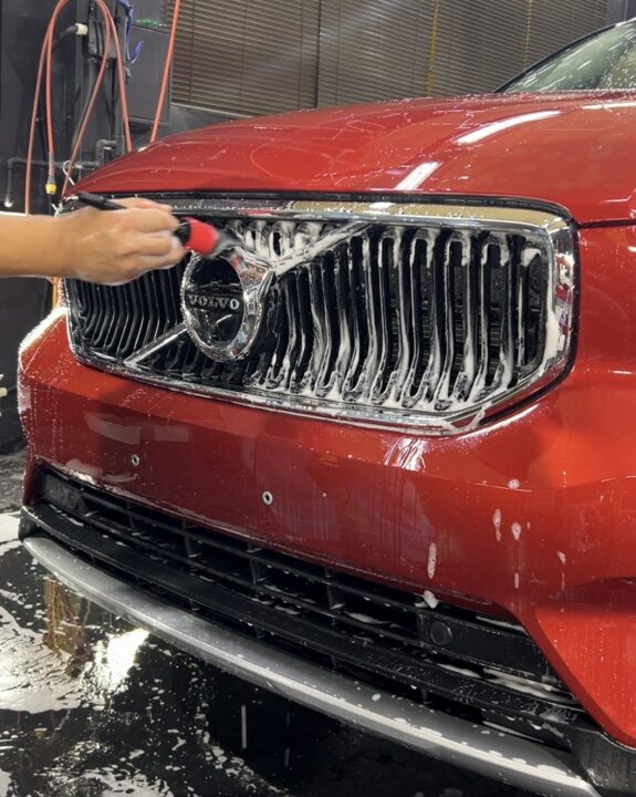 ボルボ XC40 Gguardガラスコーティング3層(親水)磨きハードフィニッシュ施工施工前グリル洗浄