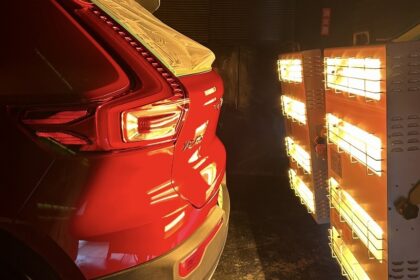 ボルボ XC40 Gguardガラスコーティング3層(親水)施工後近赤外線ヒーター乾燥硬化