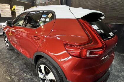 ボルボ XC40 Gguardガラスコーティング3層(親水)磨きハードフィニッシュ施工+サンルーフ撥水コーティング施工