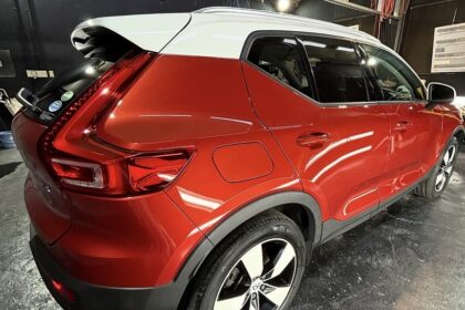 ボルボ XC40 Gguardガラスコーティング3層(親水)磨きハードフィニッシュ施工+サンルーフ撥水コーティング施工