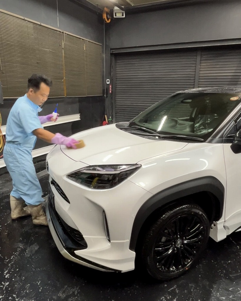 ヤリスクロス セラミックコーティングSystemXPRO施工前溶剤を使って付着物除去