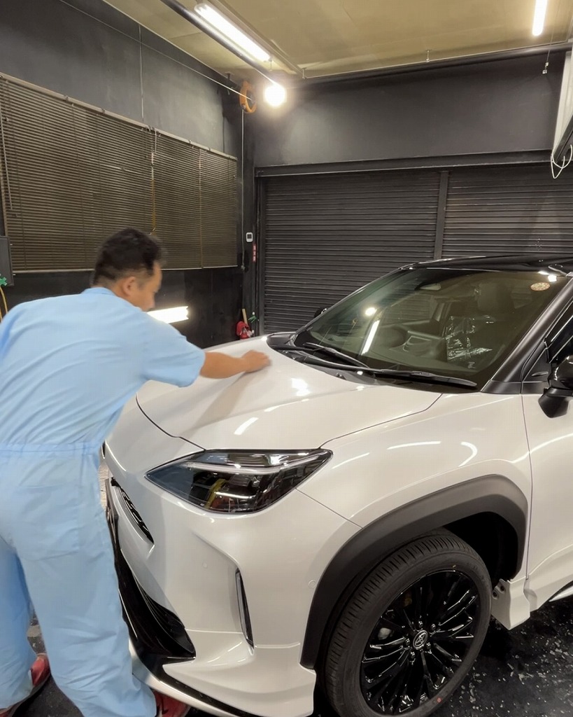 ヤリスクロス セラミックコーティング専用プライマー塗布