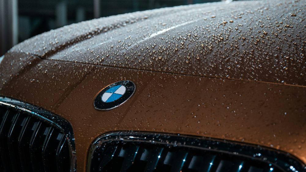 - 鈑金塗装・カーコーティング・車検|山口県 東洋ボデー株式会社 コーティング施工に関するよくある質問に答えていくイメージ