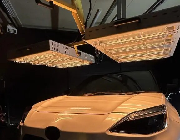 遠赤外線装置で熱乾燥させている様子