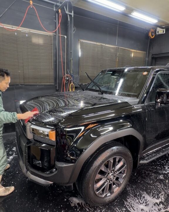 TOYOTAランドクルーザＧguardガラスコーティング施工前粘土タオルで付着物除去