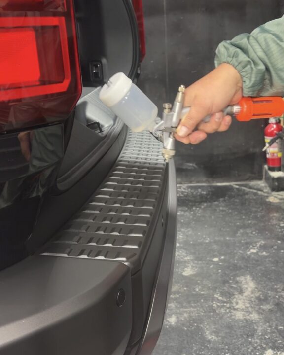 TOYOTAランドクルーザＧguardガラスコーティングリアバンパー素地部吹き付けコーティング施工