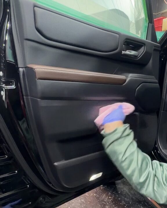 TOYOTAランドクルーザドアトリムコーティング 