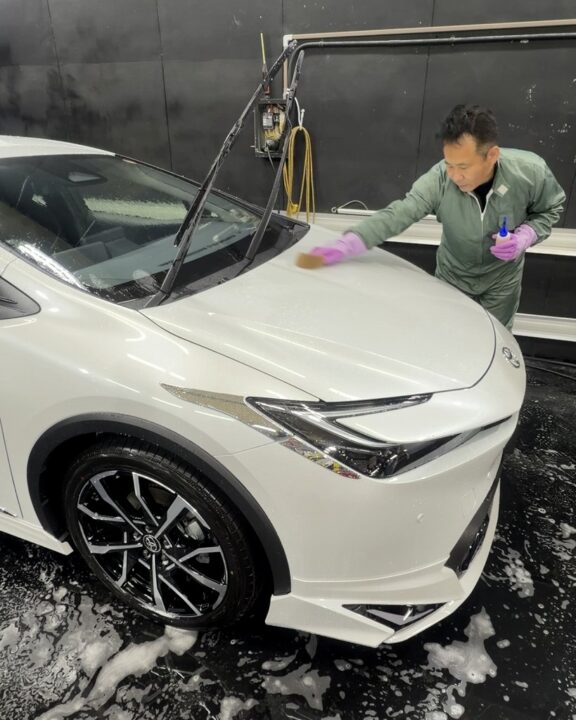 TOYOTA プリウスセラミックコーティングSystemXPROを施工前溶剤を使って付着物除去