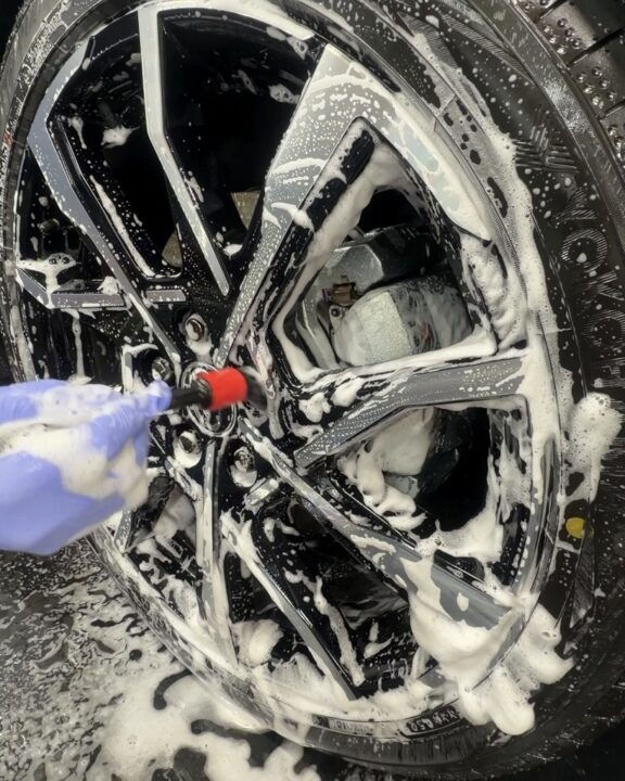 TOYOTA プリウスホイールセラミックコーティング前洗浄