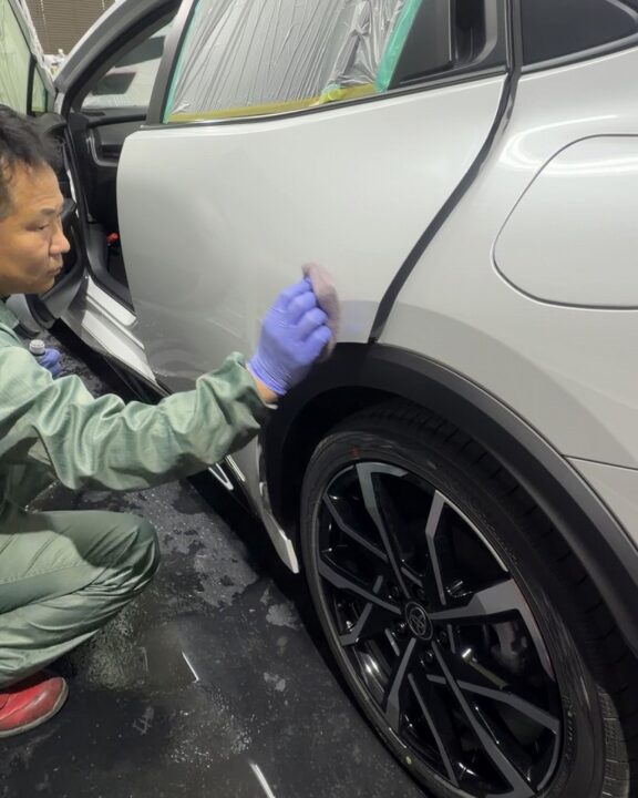 TOYOTA プリウスセラミックコーティング専用プライマー吹き付け施工