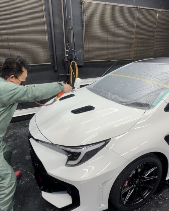 GRカローラセラミックコーティング専用プライマー吹き付け施工