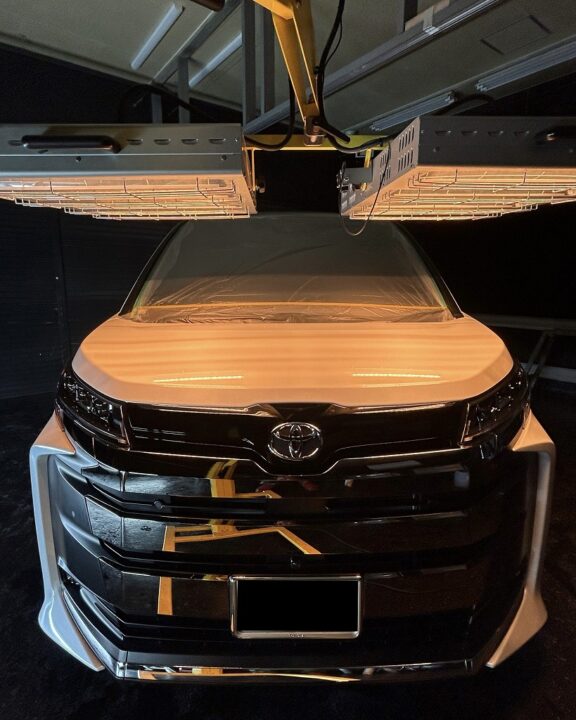 TOYOTA ノアにセラミックコーティングSystemXPROを施工後近赤外線ヒーター乾燥