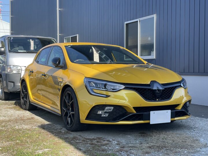 ルノー・スポール メガーヌ R.S ウルティム　スポイラー取付・塗装