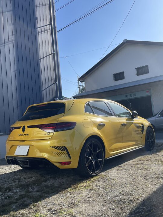 IMG_8656 - 鈑金塗装・カーコーティング・車検|山口県 東洋ボデー株式会社 ルノー・スポール メガーヌ R.S ウルティム スポイラー取付・塗装