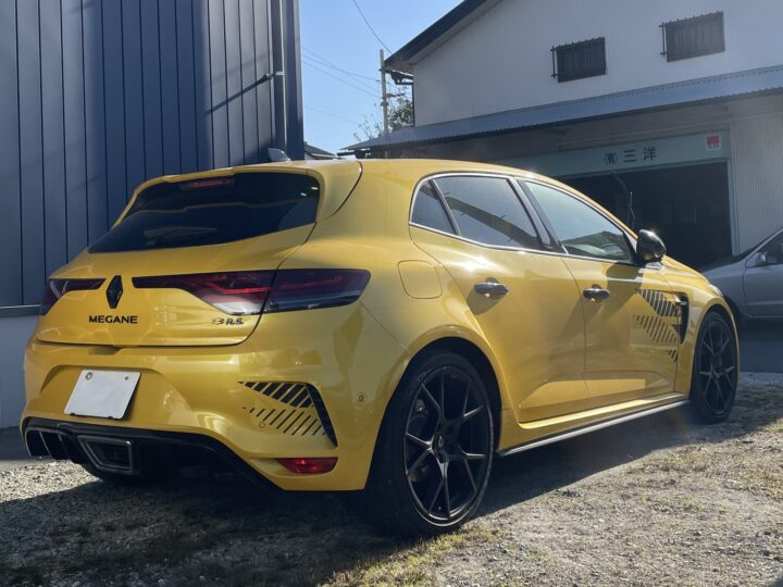 IMG_8657 - 鈑金塗装・カーコーティング・車検|山口県 東洋ボデー株式会社 ルノー・スポール メガーヌ R.S ウルティム スポイラー取付・塗装