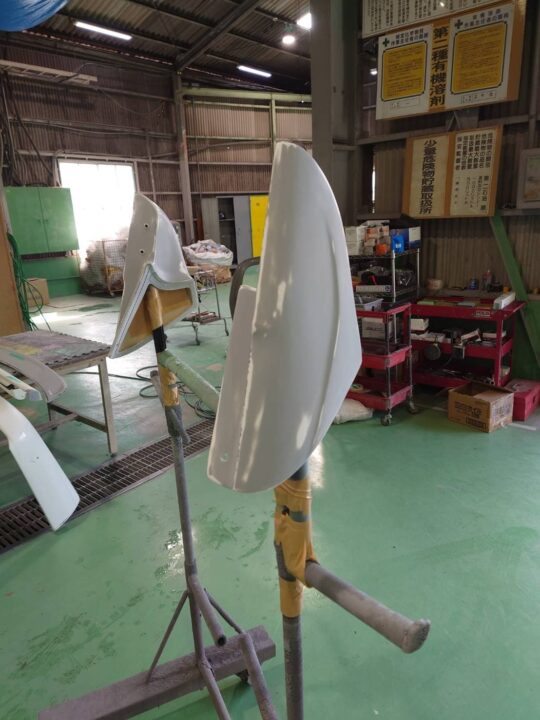 IMG_9089 - 鈑金塗装・カーコーティング・車検|山口県 東洋ボデー株式会社 ルノー・スポール メガーヌ R.S ウルティム スポイラー取付・塗装